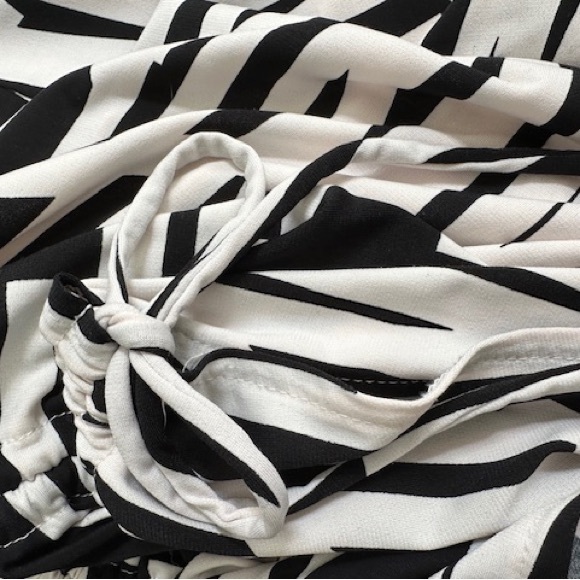 LYSESPENARD Dress Blouson Black White Geometric Gathered Shoulder Sz M - Picture 9 of 12